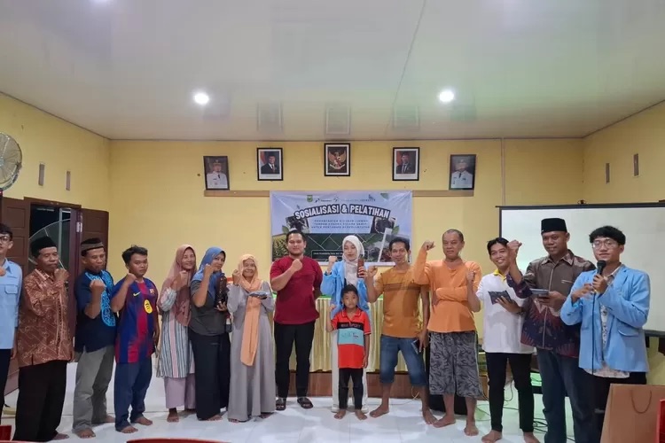 University of Riau Students and Pematang Jaya Residents Optimize Palm Oil Waste Management via Biochar and Liquid Smoke Production